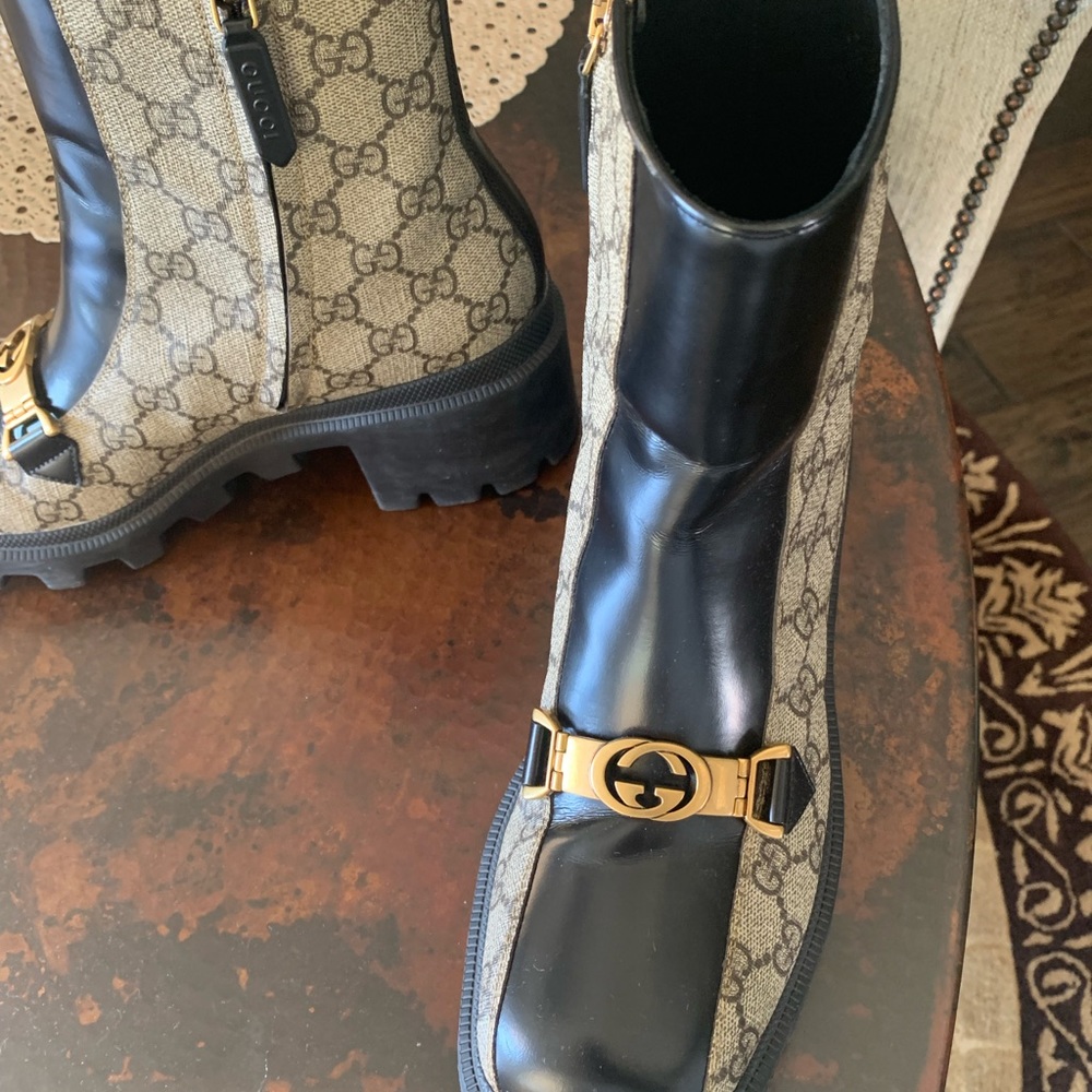 Gucci Signature GG ankle Bootie Size 39 Ladies - Picture 2 of 6